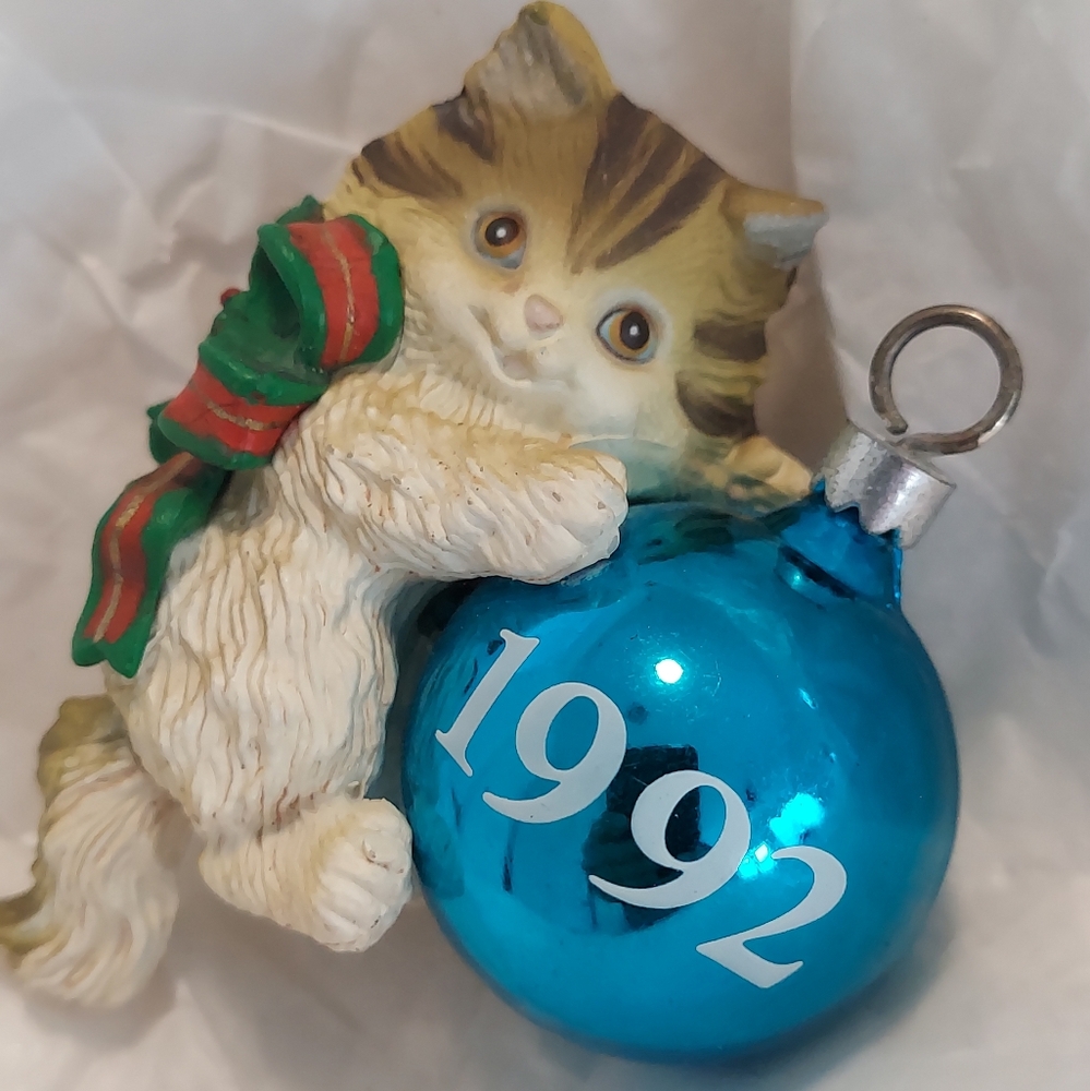 Carlton Heirloom Cat 1992 Christmas Ornament